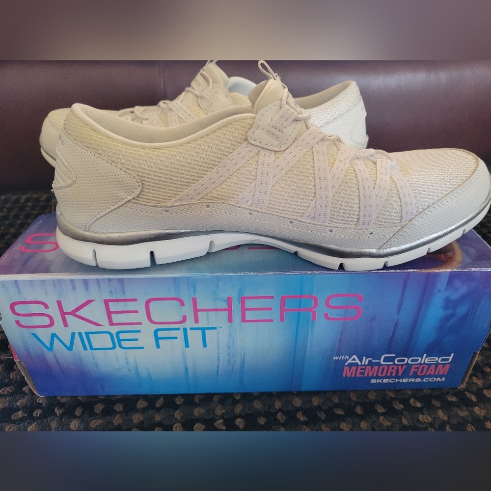 Skechers Womens Gratis Strolling 22823W White/Silver Shoes Sneakers Size 9